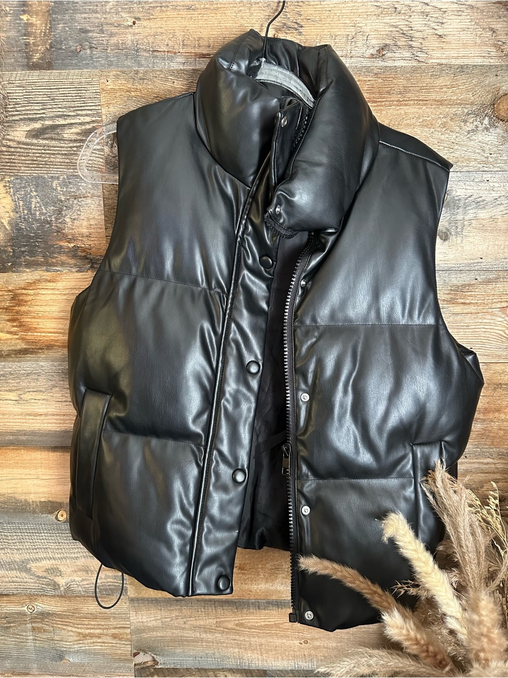 New Look Black Quilted Faux-Leather Puffer Vest